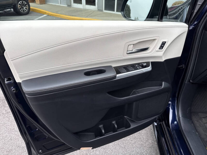 2025 Toyota Sienna Platinum 7-Passenger