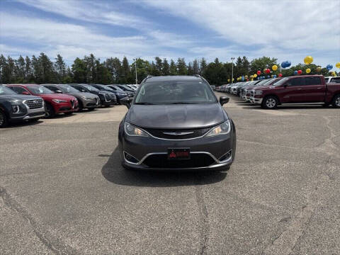 2017 Chrysler Pacifica Touring-L Plus