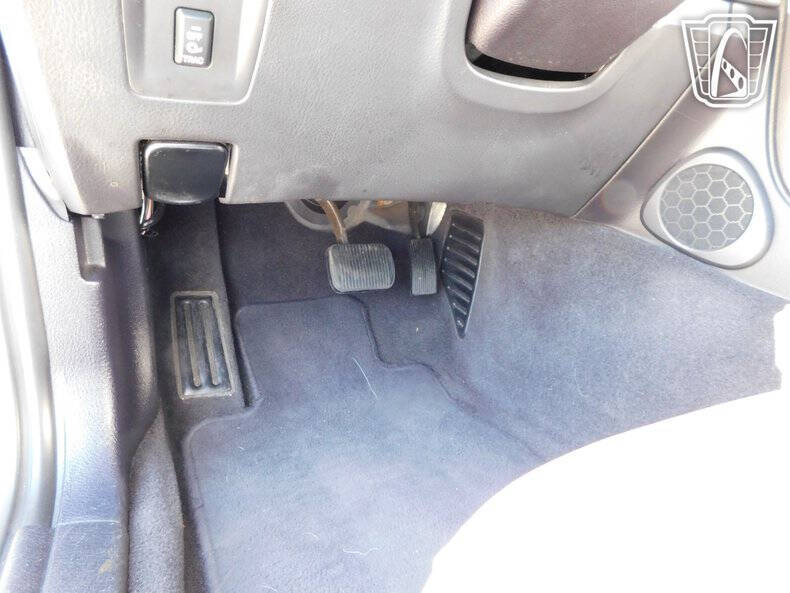 2004 Ford Thunderbird Deluxe