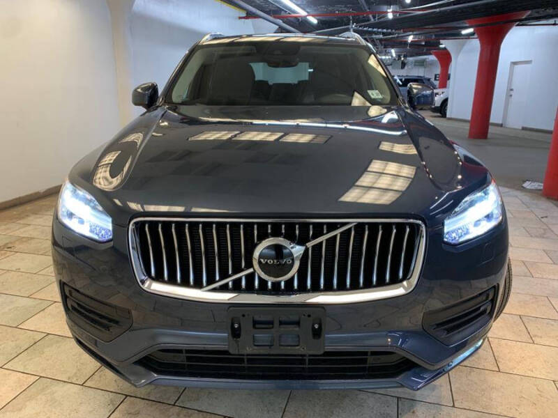 2022 Volvo XC90 T6 Momentum 7-Passenger