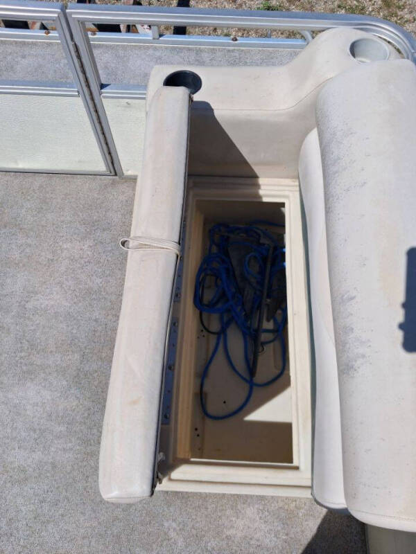 1998 Crest Pontoon 22FT PONTOON