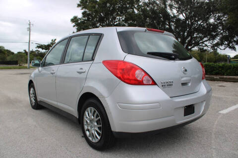 2011 Nissan Versa 1.8 S