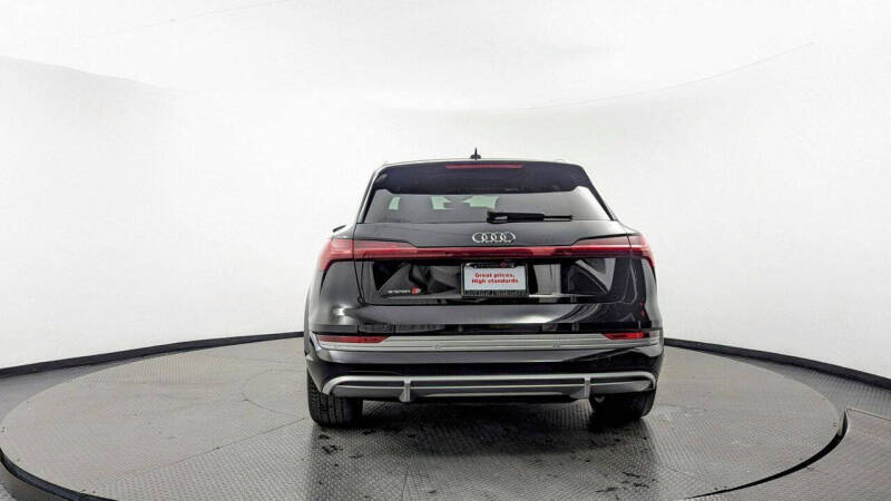 2022 Audi e-tron S quattro Premium Plus