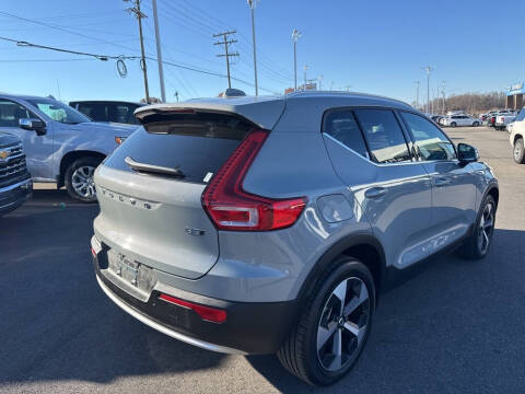 2025 Volvo XC40 B5 Core Bright Theme