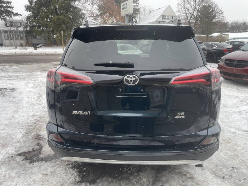 2017 Toyota RAV4 SE