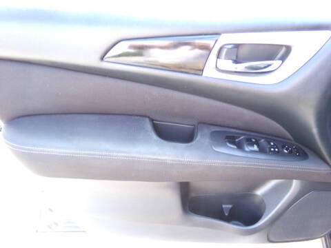 2017 Nissan Pathfinder SV