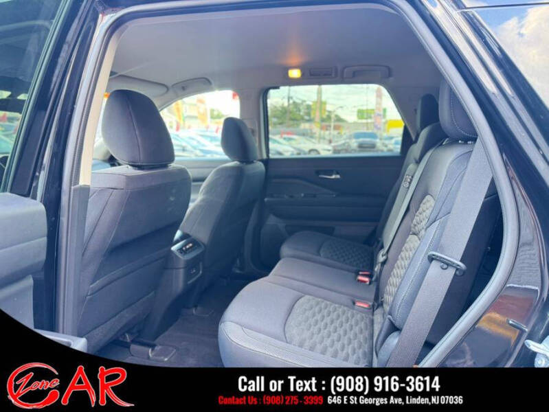 2022 Nissan Pathfinder SV