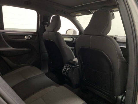 2025 Volvo XC40 B5 Core Bright Theme