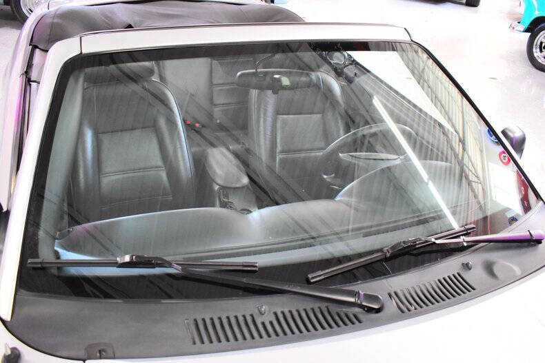 2004 Ford Mustang Deluxe