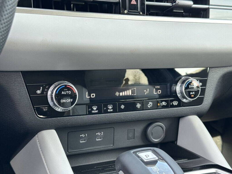 2025 Mitsubishi Outlander SE