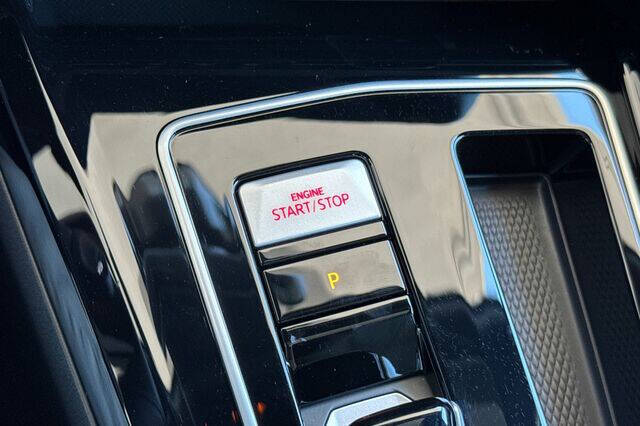 2025 Volkswagen Golf GTI SE