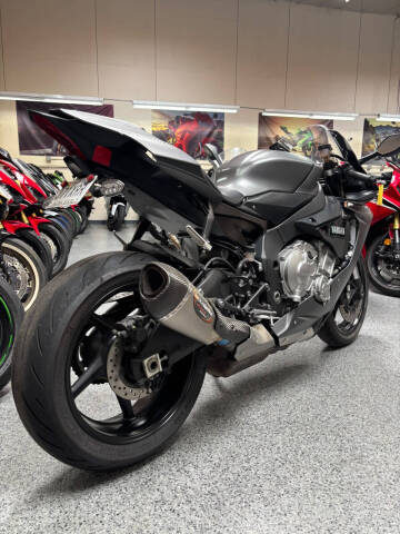 2016 Yamaha YZF-R1