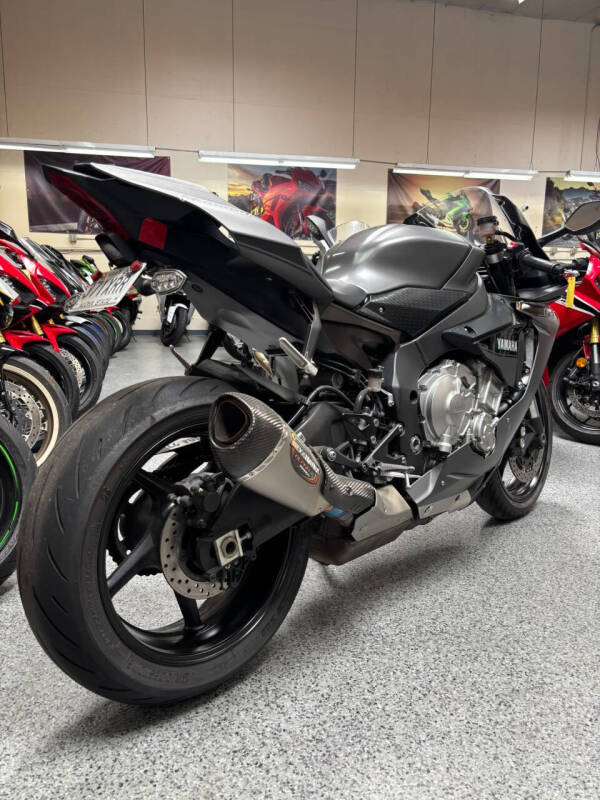2016 Yamaha YZF-R1