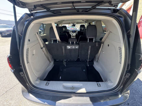 2017 Chrysler Pacifica Touring-L Plus