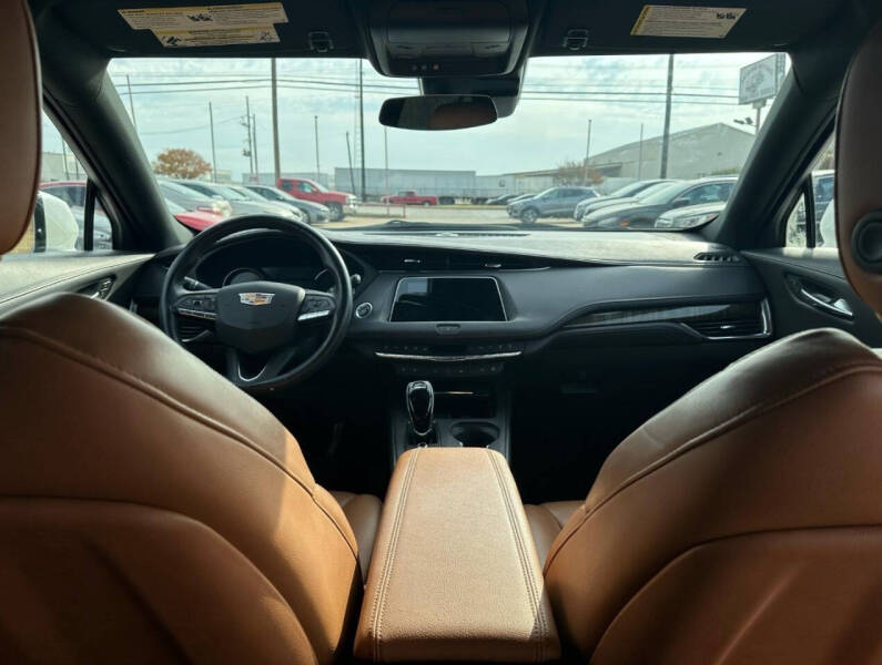 2022 Cadillac XT4 Premium Luxury