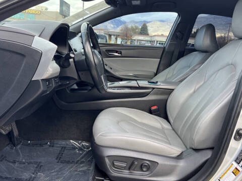 2021 Toyota Avalon Hybrid XLE