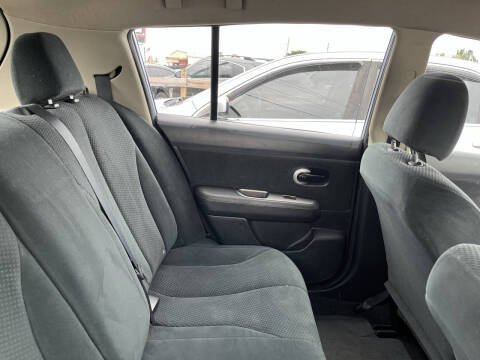 2011 Nissan Versa 1.8 S