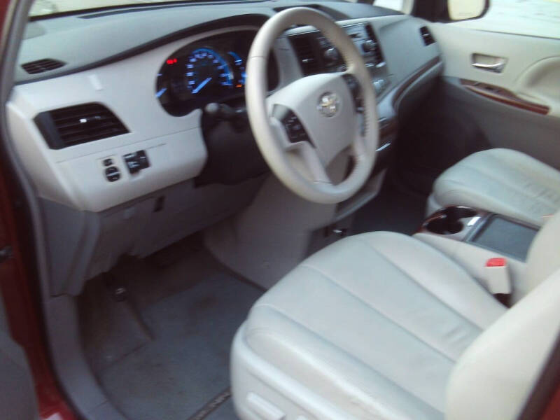 2012 Toyota Sienna XLE 8-Passenger