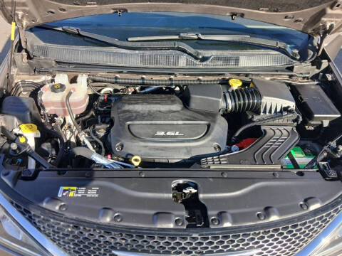 2017 Chrysler Pacifica Touring-L Plus