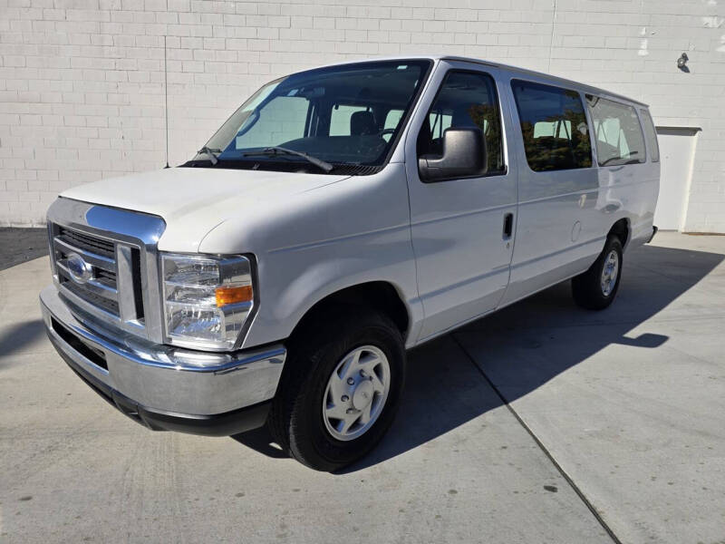 2013 Ford E-Series Econoline Wagon XLT photo 5