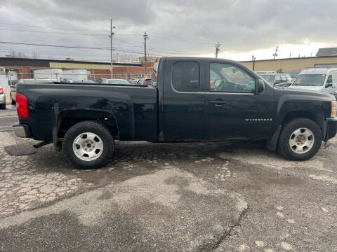 2008 Chevrolet Silverado 1500 for sale at Enterprise Ave Auto Sales in Cleveland OH