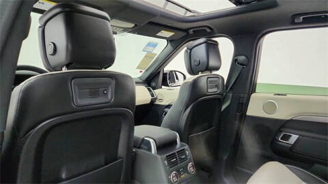 2024 Land Rover Discovery P300 Dynamic SE