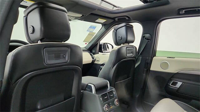 2024 Land Rover Discovery P300 Dynamic SE