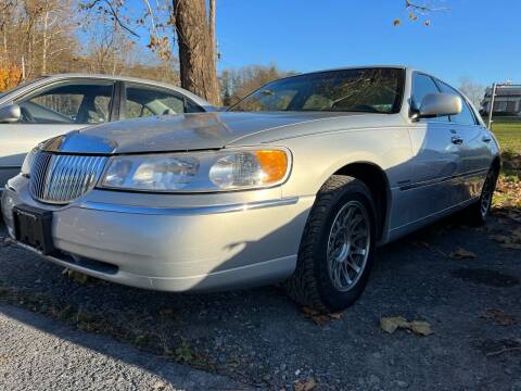 2000 Lincoln Town Car for sale at Auto Warehouse in Poughkeepsie NY