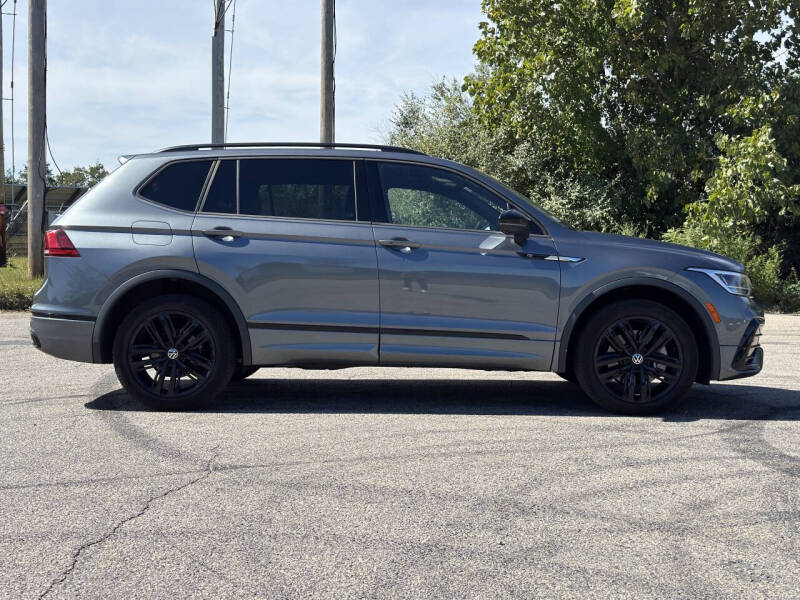 2022 Volkswagen Tiguan SE R-Line Black