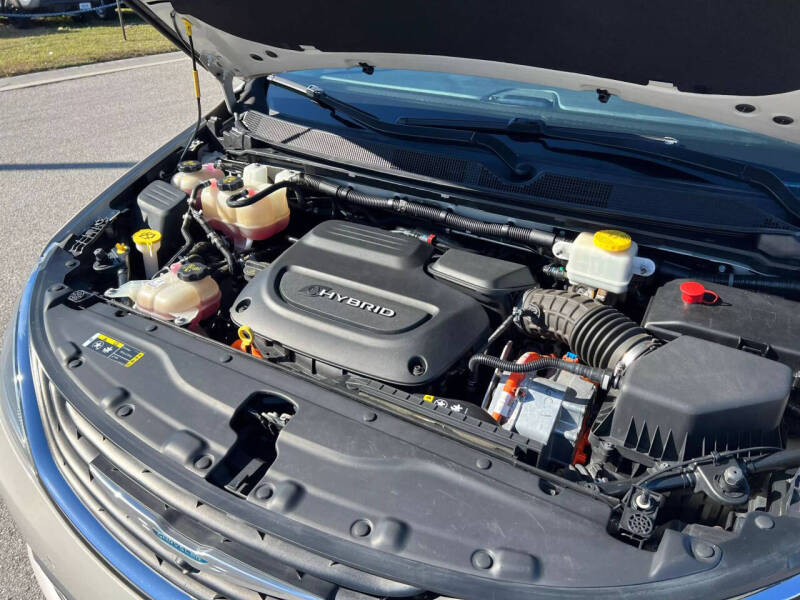 2017 Chrysler Pacifica Hybrid Platinum