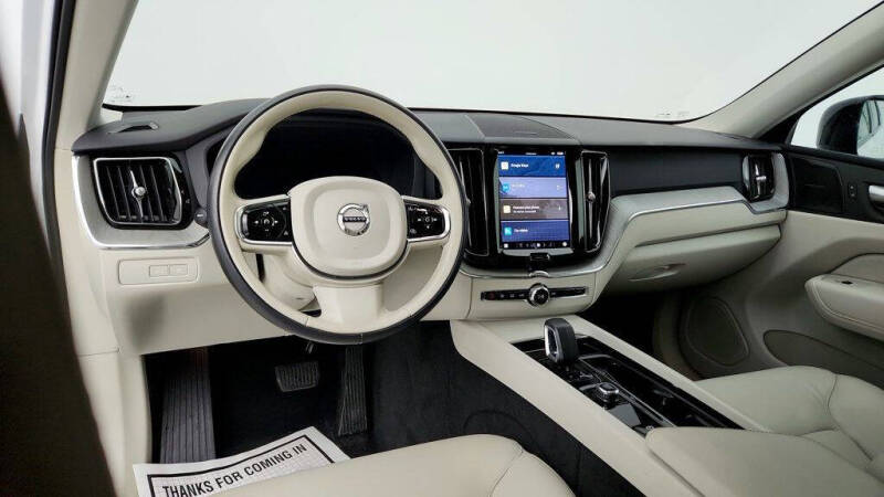 2024 Volvo XC60 Recharge T8 Plus Dark Theme