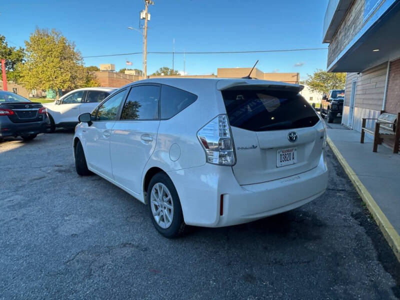 2013 Toyota Prius v Three