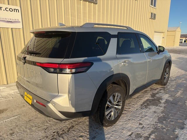 2025 Nissan Pathfinder SL