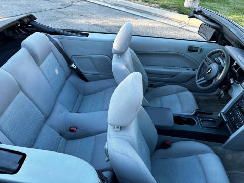 2007 Ford Mustang V6 Deluxe