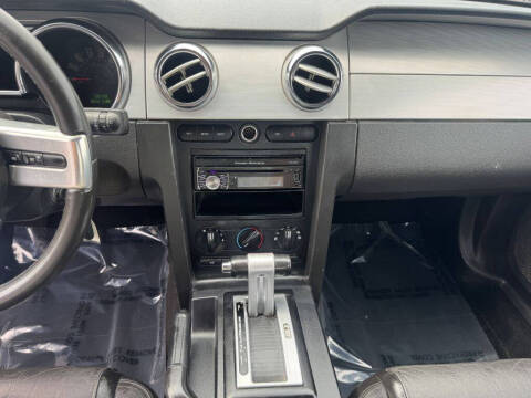 2006 Ford Mustang GT Deluxe