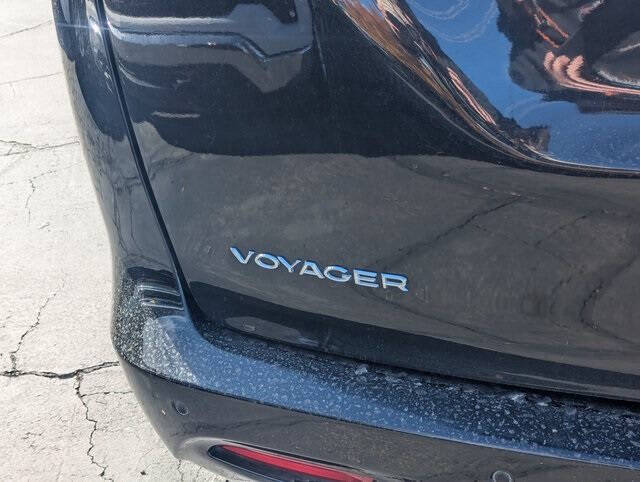 2022 Chrysler Voyager LX