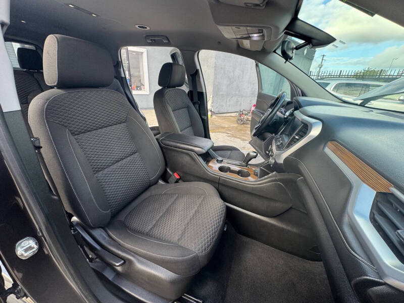 2017 GMC Acadia SLE-2