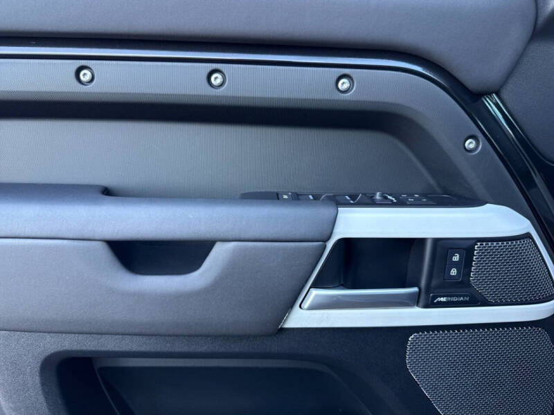 2024 Land Rover Defender 110 P300 S