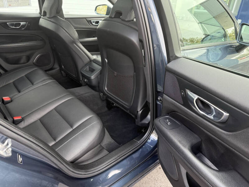 2020 Volvo V60 T5 Momentum