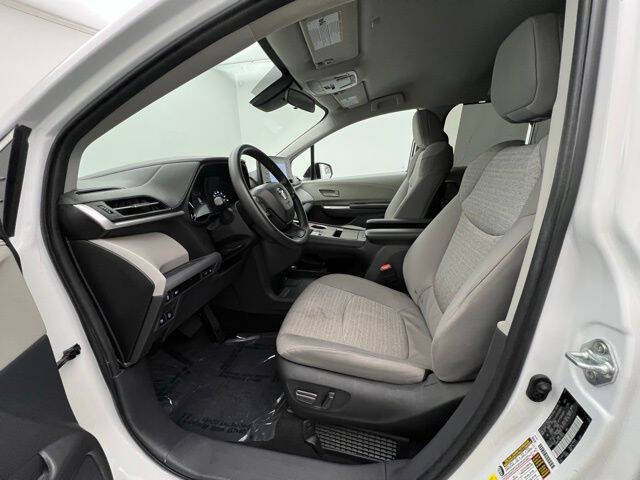 2024 Toyota Sienna LE 8-Passenger