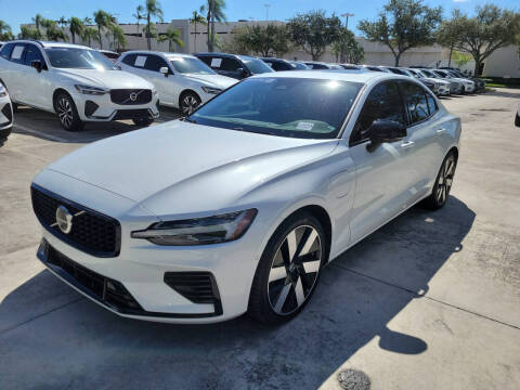 2024 Volvo S60 Recharge T8 Plus Dark Theme