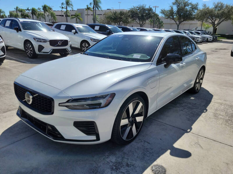 2024 Volvo S60 Recharge T8 Plus Dark Theme