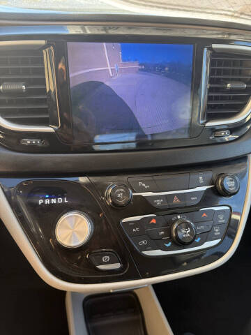 2017 Chrysler Pacifica Touring-L