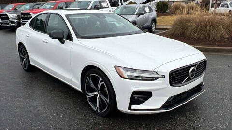 2024 Volvo S60 B5 Core Dark Theme