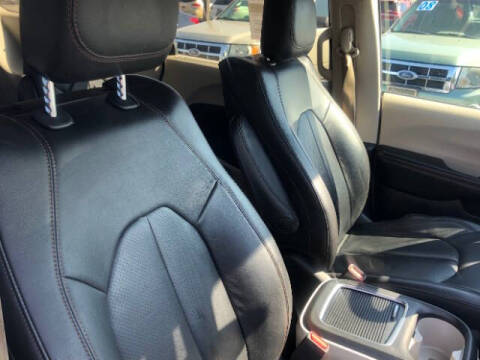 2017 Chrysler Pacifica Touring-L Plus