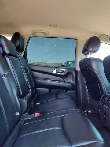 2017 Nissan Pathfinder SL