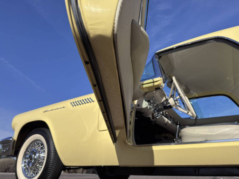 1957 Ford Thunderbird