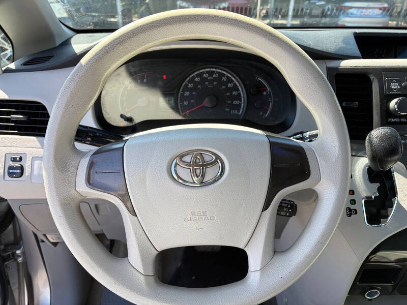 2012 Toyota Sienna LE 8-Passenger