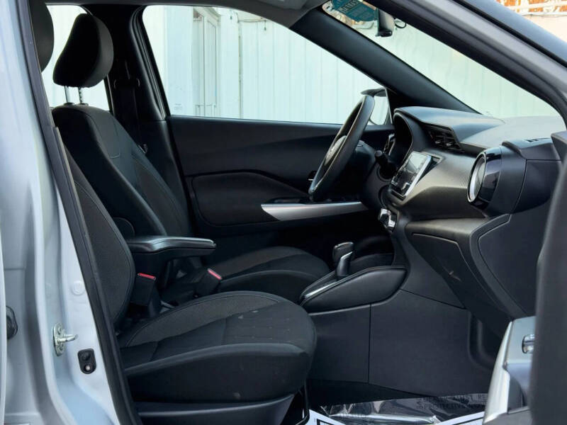 2020 Nissan Kicks SV