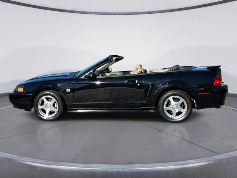 2004 Ford Mustang Deluxe